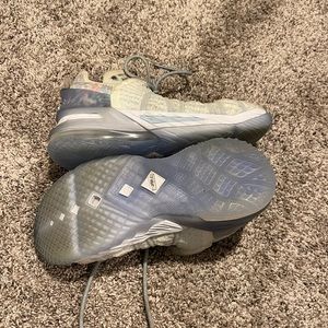 Basketball shoes! Work well!